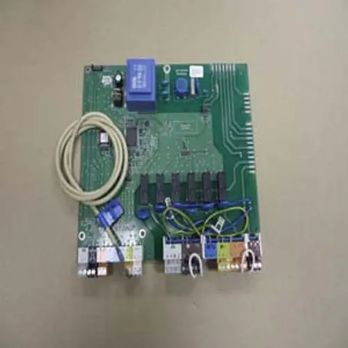 Grüne Platine mit mehreren elektronischen Bauteilen, darunter ein Relais und Stecker. Das Produkt ist Teil der Remeha Easy E1 Serie.